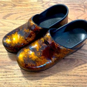 Dansko size 38 worn only around house. Great color of browns with black sole.